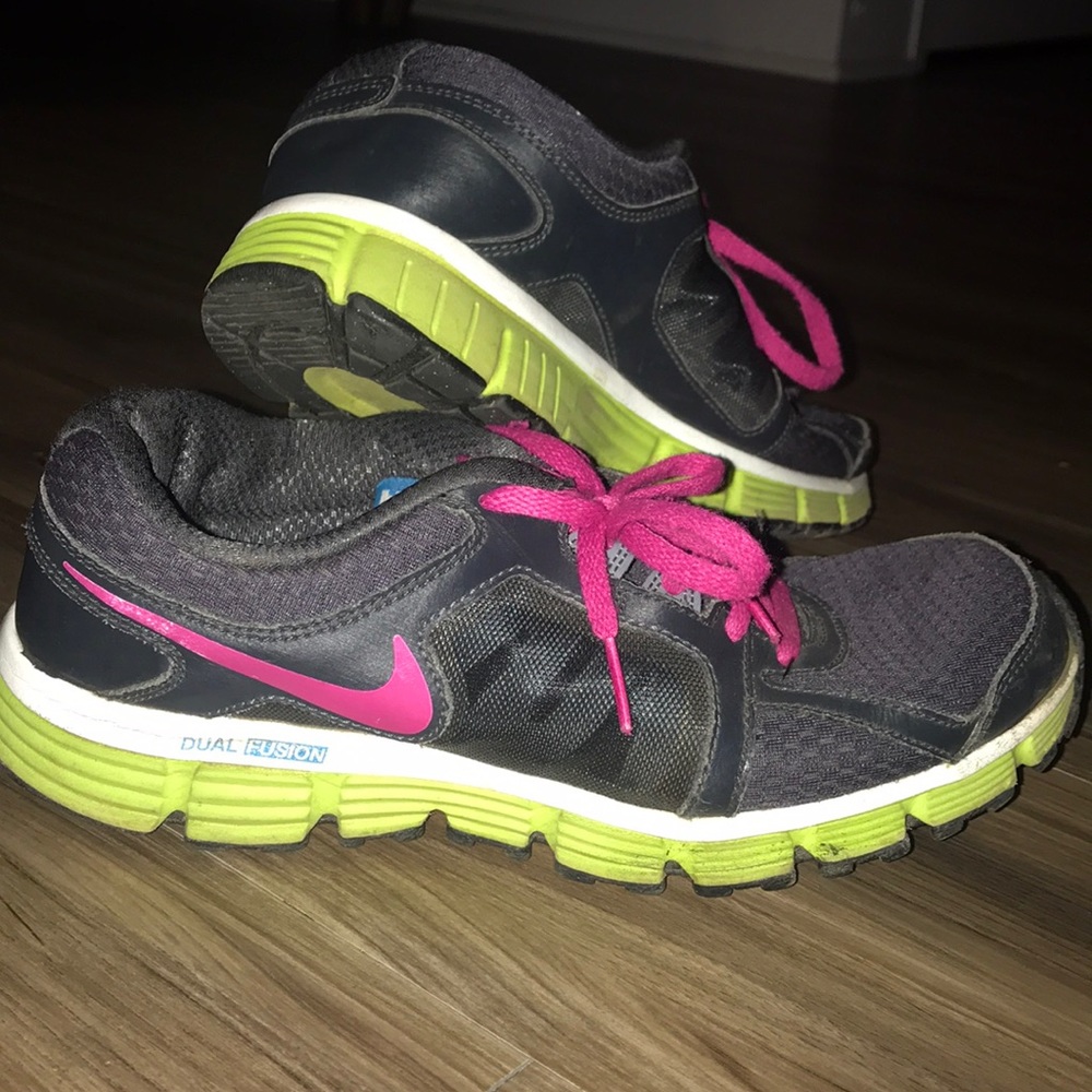 Nike dual fusion st2